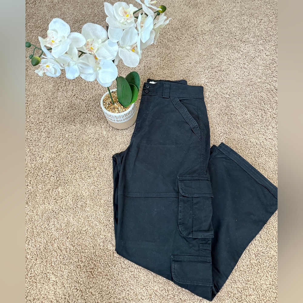 NWOT Abercrombie & Fitch Women’s Black Relaxed Cargo Pants